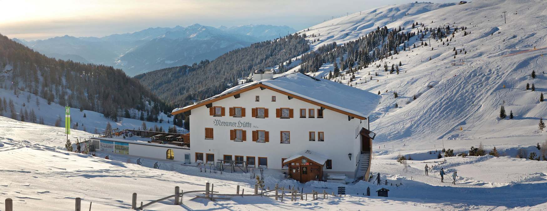 Die Meraner Hütte ist auch im Winter ein beliebtes Ausflugsziel.