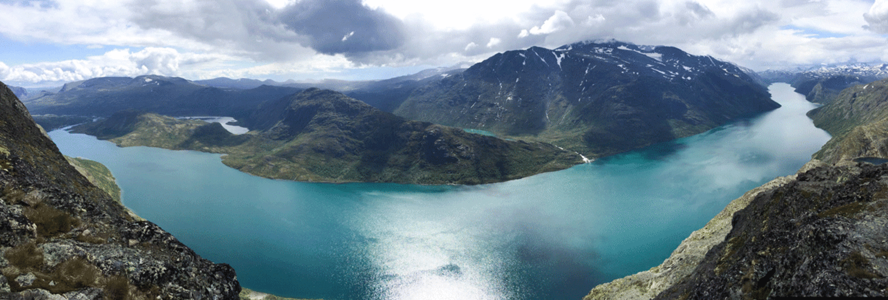 Der Lake Gjende, Jotunheimen Nationalpark, Norwegen
