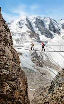 Der Piz Trovat Klettersteig in der Schweiz mit zwei Bergsteiger