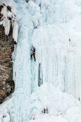 Die Jungen Alpinisten beim Eisklettern
