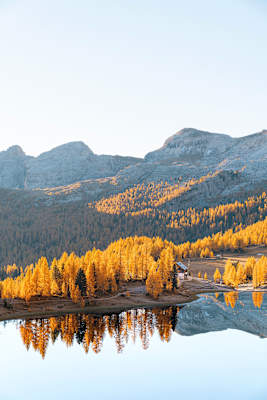 Wie aus einem Gemälde: Die herbstlichen Reflektionen in den italienischen Bergen