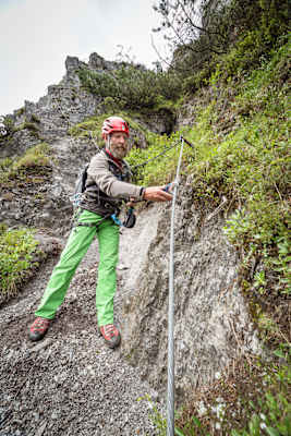 Klettersteigset umhängen