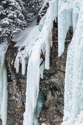 Die Jungen Alpinisten beim Eisklettern