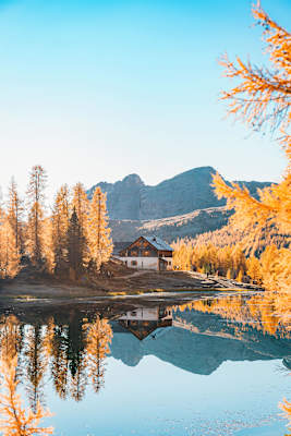 Herbstliche Spiegelung in Cortina d'Ampezzo