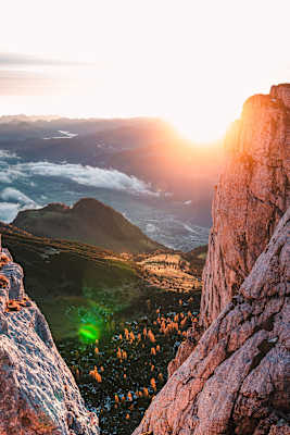 Die ersten Sonnenstrahlen im Tiroler Rofangebirge