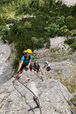 Angelika Rainer im Klettersteig in der Silberkarklamm