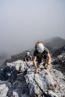 Bergsteiger am Nordost-Grat des Mittagskogels