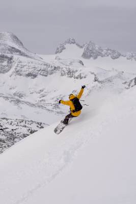 Bernd Egger mit einem astreinen „Lip-Splash“, im Hintergrund der Hohe Gjaidstein (2.794 m)