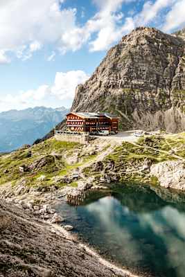 Die Karlsbader Hütte in den Dolomiten