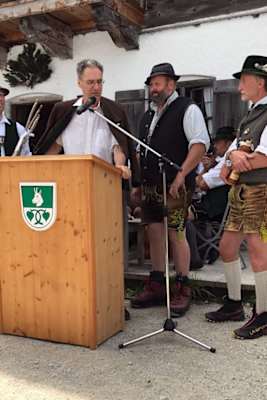 „Obwohl so viele Menschen am Berg zusammengekommen sind, war es total still und ruhig als die Sonne unterging“
