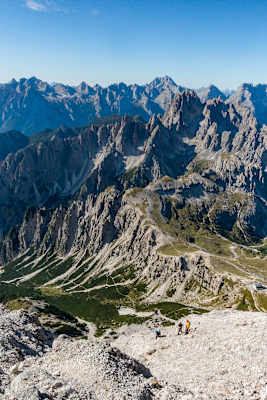 Ausgesetztes Gehgelände beim Abstieg von der Großen Zinne