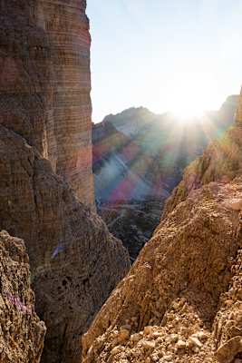 Morgenstimmung bei der Klettertour auf die Große Zinne. Links die Wand der Kleinen Zinne
