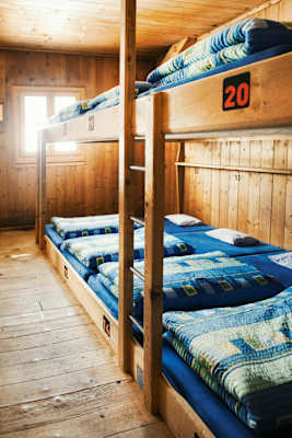 Die Betten auf der Berghütte.