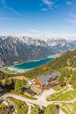Die Erfurter Hütte auf 1.834 m im Rofan
