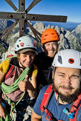 Bergsteiger am Gipfel der Großen Zinne