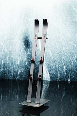 Ultraleichter Tourenski für schnelle Aufstiege und starke Abfahrten.