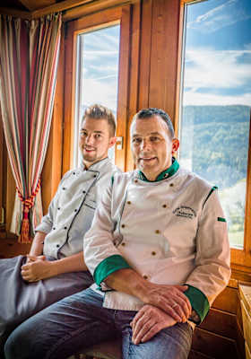 Die Wirtsleute in der Hütte