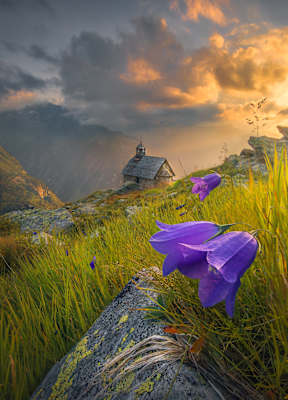 Bergwelten Fotowettbewerb Dein Blick auf die Berge Foto 3, Sonnenuntergang im Zillertal: Die Kapelle zum Hl. Valentin oberhalb des Zillergrundstausees.