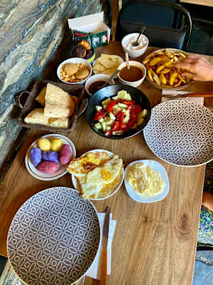 Und immer wieder Gastfreundschaft und herzhaftes Essen: Hier im Guesthouse Shuni