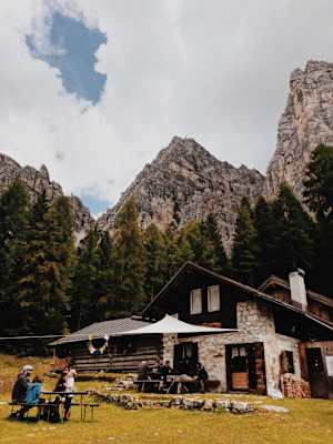 Ernst Merkinger wandert weit Dolomiten Höhenweg