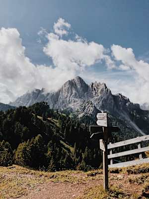 Ernst Merkinger wandert weit Dolomiten Höhenweg