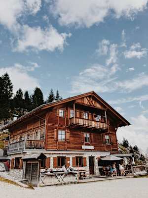 Ernst Merkinger wandert weit Dolomiten Höhenweg