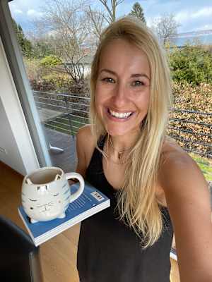 Anja Kaiser kommt als alter „Bücherwurm“ derzeit wieder mehr zum Lesen