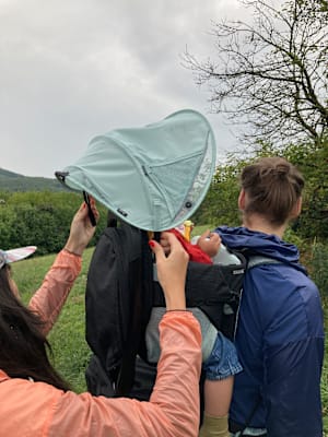 Thule Sapling Kraxe mit Wanderern