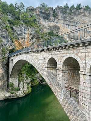 Steinerne Brücke bei Saint-Chély-du-Tarn
