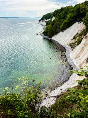 Blick auf die berühmten Kreidefelsen bei Sassnitz auf Rügen