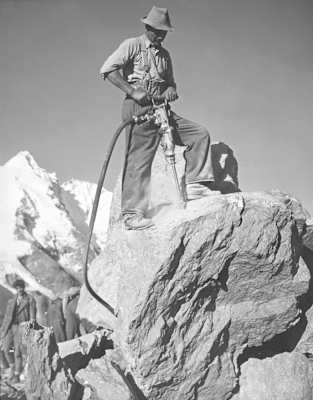 Ein Preßlufthammer und viel Muskelkraft