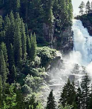 Die Krimmler Wasserfälle stellen ein imposantes Naturschauspiel dar.