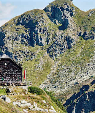 Die Ignaz-Mattis-Hütte als Ausgangspunkt vieler Bergtouren