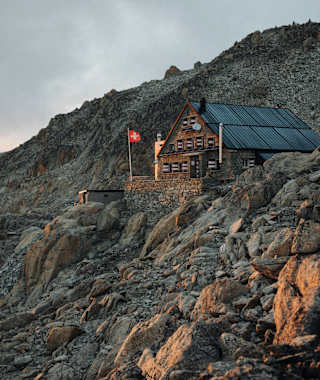 Die Cabane du Trient liegt hochalpin