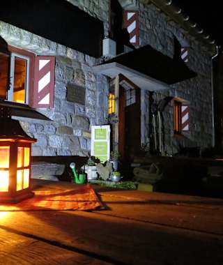 Claridenhütte bei Nacht