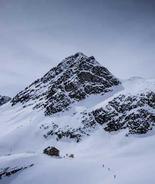 Jenatschhütte im Winter