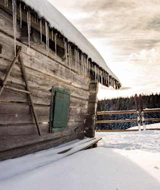 Die Kaarl Hütte liegt westlich von Mürzzuschlag.