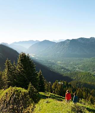 Abstieg vom Kolbensattel zur Kolbensattelhütte bei Oberammergau