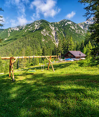 Lehnberghaus mit Kinderspielplatz