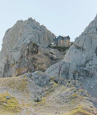Die spektakulär in hochalpinem Gebiet gelegene Meilerhütte