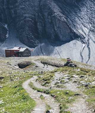 Die Muttseehütte liegt südlich von Linthal im Kanton Glarus.