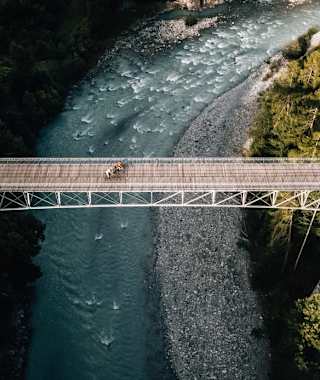 Spektakuläre Brücke über den Inn bei Scoul