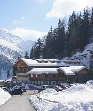 Ausgangspunkt ist der Parkplatz beim Lucknerhaus (1.918 m).