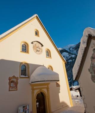 Schneeflocken im Sonnenaufgang über Verbier 