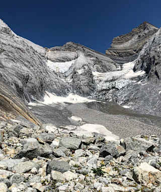 Der Aufstieg führt über Geröll und Blockgletscher.