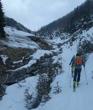 Piz Laschadurella - Zuerst geht es dem Bach entlang