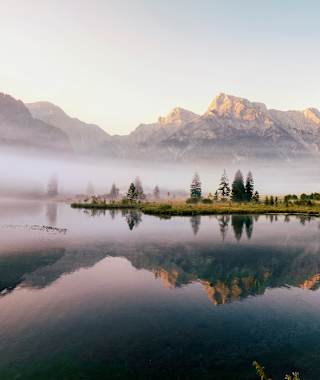 Das Almtal hat seinen Namen von den »Alben«, weißen Naturgeistern. Kein Wunder, dass sich um den Almsee so viele Sagen ranken.