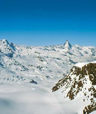 Ausblick vom Adlerpass auf Breithorn, Matterhorn und Dent Blanche.