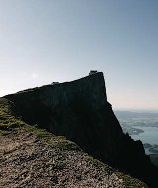 Die Schafbergspitze mit gleichnamigen Hotel und Blick ins Salzkammergut