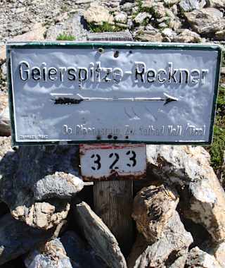 Beschilderung am Weg zum Geier